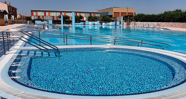 Alojamiento con piscina cerca de las Bardenas Reales